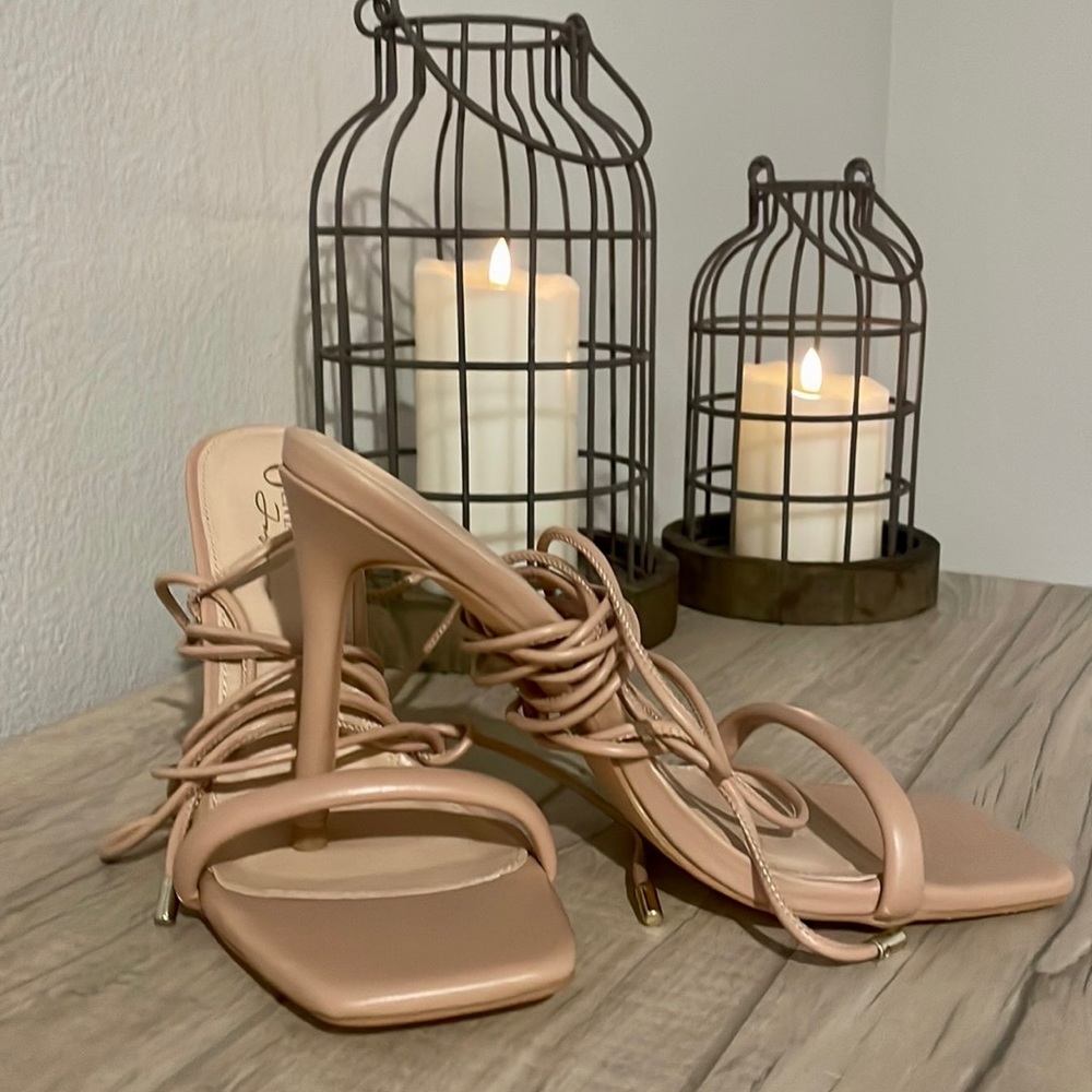 Nude Lace Up Olivia Ferguson - Picture 3 of 4